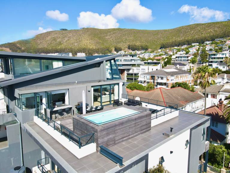 Skydeck Penthouse with private pool