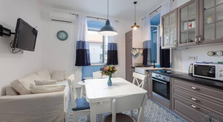 Rental apartment with barbeque & patio — photo 2