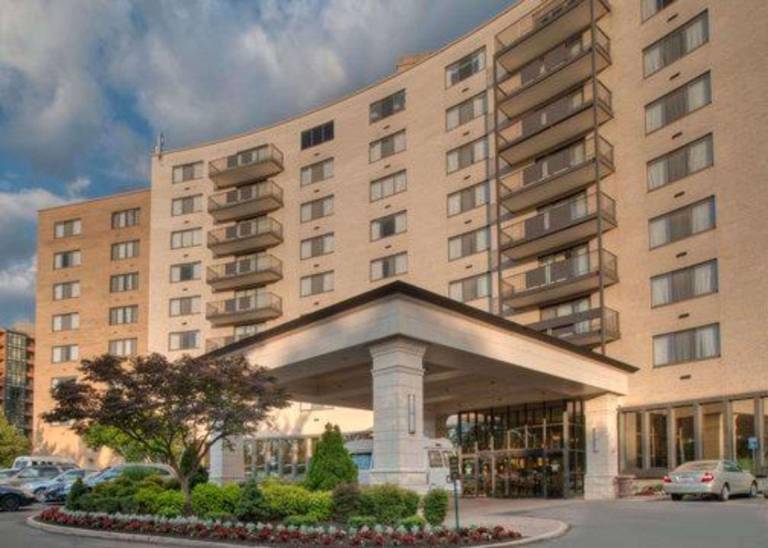 Clarion Collection Hotel Arlington Court Suites in Arlington, VA