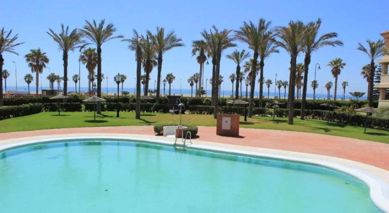 Rental apartment with pool in Roquetas de Mar