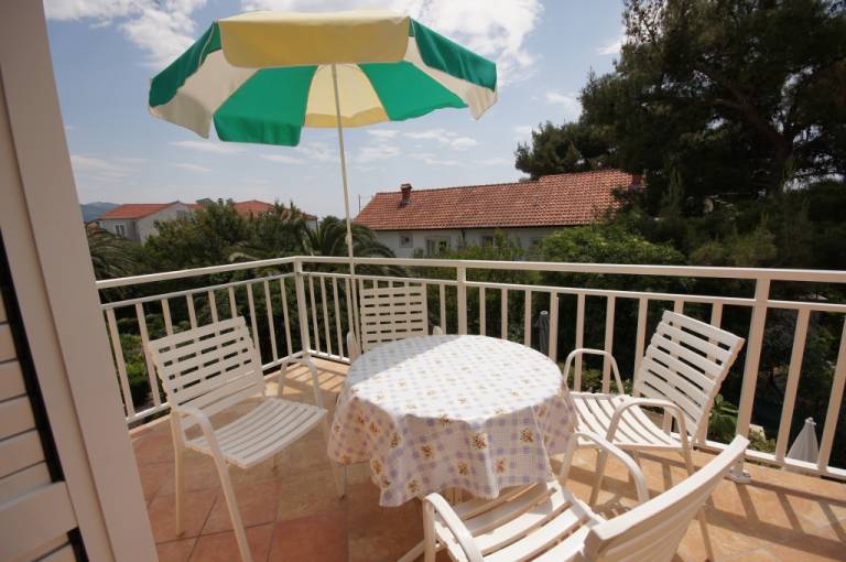 Rental apartment with garden, patio & grill — photo 2