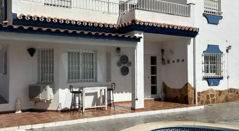 MALAGA, VILLA FAMARA, 10 personas, CERCA DE LA PLAYA CON PISCINA, 7 CAMAS, CAFE DE CORTESIA GRATIS in Málaga