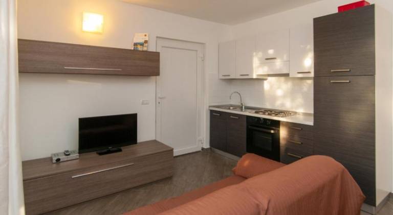 Nice serviced apartment with terrace & yard | Pet-friendly — photo 2