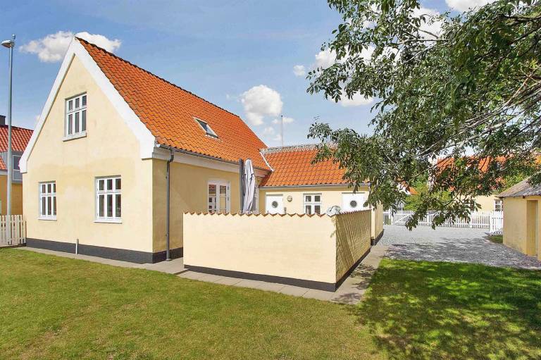 Vacation home with patio in Skagen