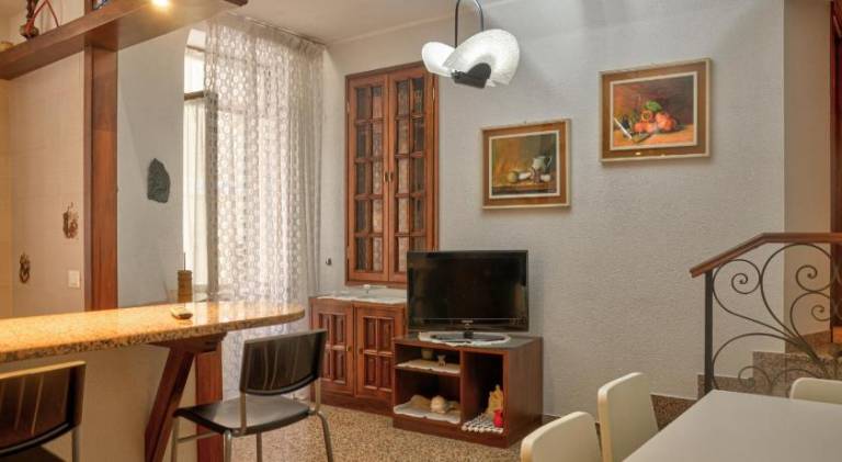 Rental apartment with 2 rooms for 5 persons — photo 2