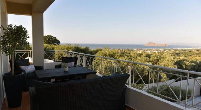Villa with barbeque, patio & private pool — photo 2
