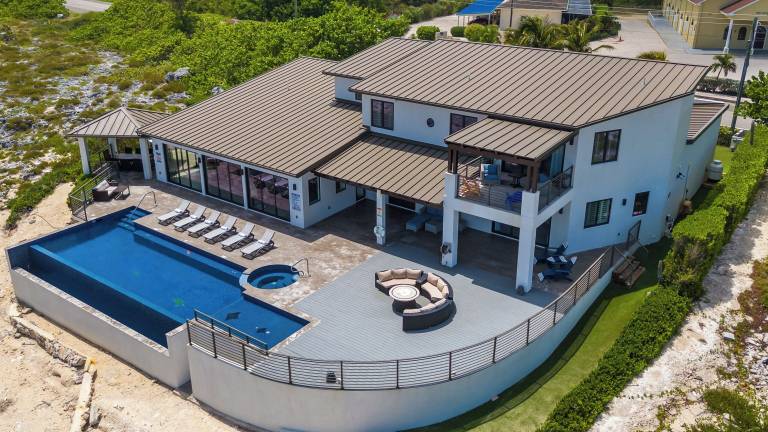 Villa East End