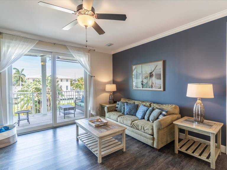 Child-friendly vacation home with grill & private pool | Water view | Pet-friendly — photo 4