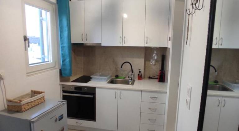 Serviced apartment with yard, terrace & hot tub | Suitable for remote work | Pets allowed — photo 4