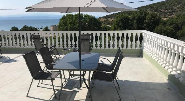 Beautiful serviced apartment with barbeque & patio | Beach nearby | Dogs allowed — photo 2