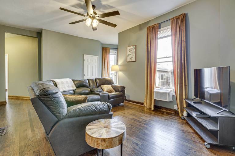 6 Mi to Dtwn Cincinnati Dog Friendly Apt w Yard