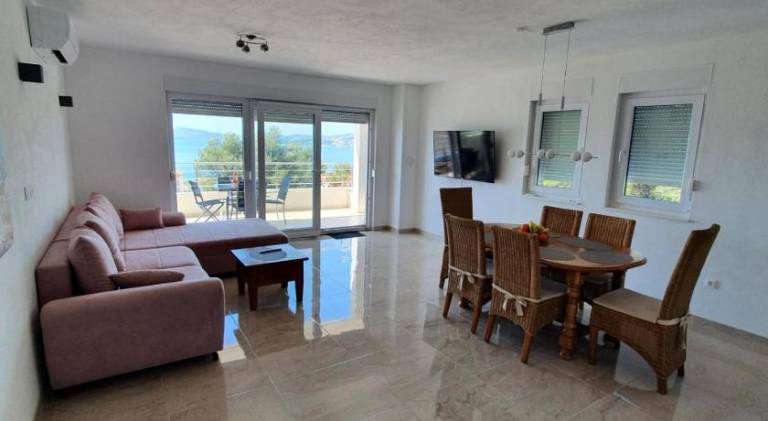Pleasant rental apartment with private pool, terrace & hot tub | Beach nearby | Suitable for remote work | Pets are welcome — photo 2
