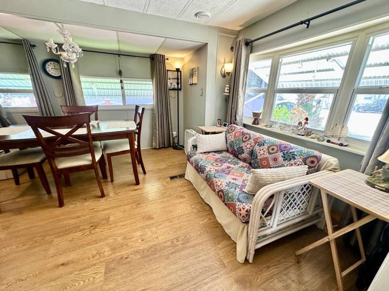 Whimsical 1/1 beach bungalow is a coastal gem — photo 5