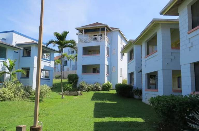 Condo Orange Bay