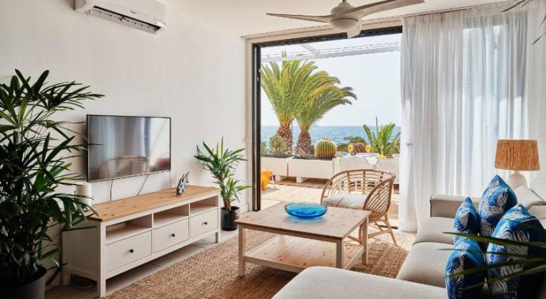 Rental apartment with patio & pool | Close to the beach | Pet-friendly — photo 2