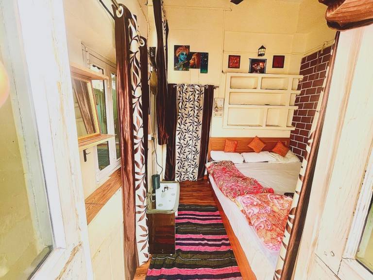 Holiday apartment with garden & patio in Tola