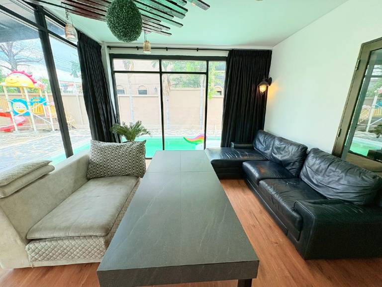 Villa with garden, barbeque & pool | Good for workation — photo 2