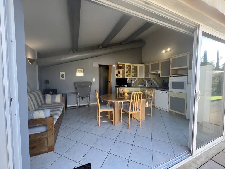 Holiday Home "Le Soleillant Haven of Peace" with Shared Pool, Wi-Fi, and Air Conditioning — photo 4