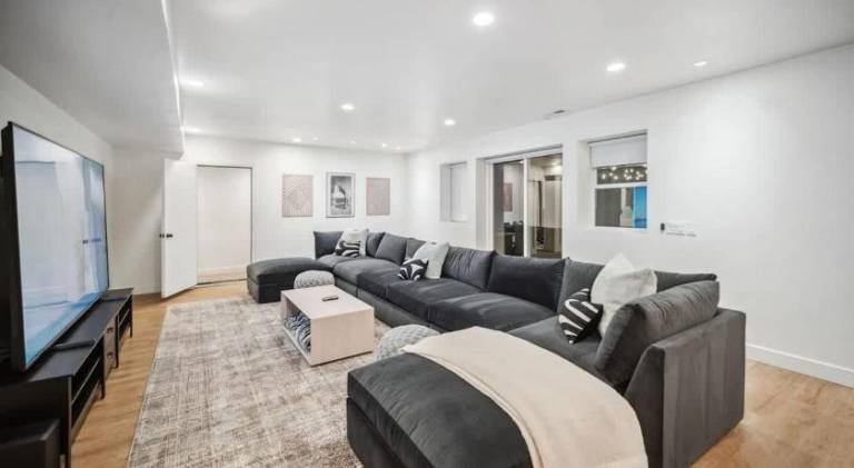 House | Perfect for remote work | Pets are welcome — photo 2