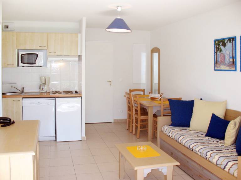 Apartment with patio & pool — photo 5