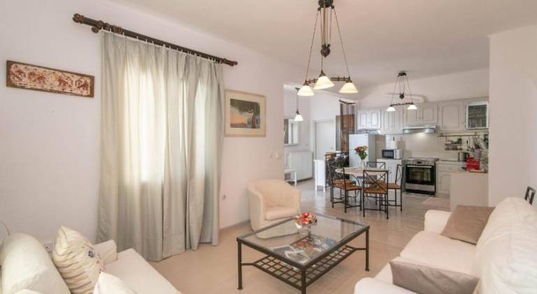 Villa with View of Agios Ioannis and Pool with Jacuzzi — photo 2