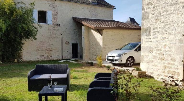 Pleasant vacation home with pool | Pets are welcome in Lacave