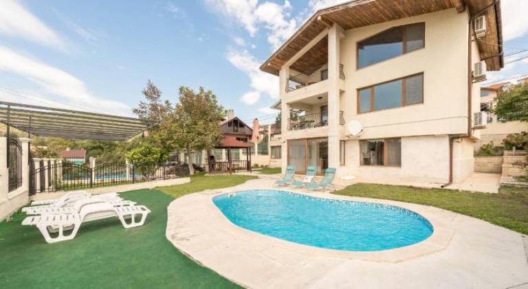 Vacation home with pool | Pet-friendly in Albena