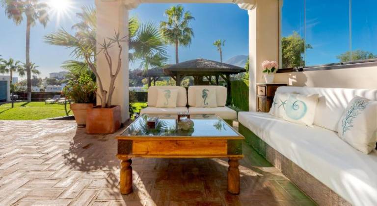Ocean Views Luxury Villa next to beach — photo 3