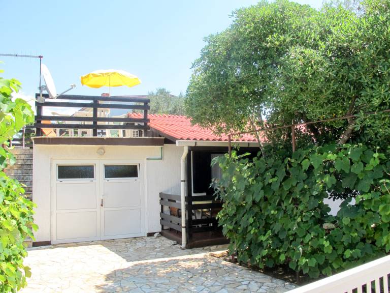 House with patio, BBQ & garden — photo 3