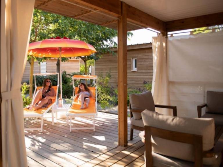 Children-friendly chalet with patio, BBQ & heated pool | Beach nearby | Pets are welcome — photo 4
