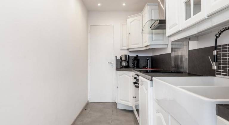 Apartment with terrace — photo 3