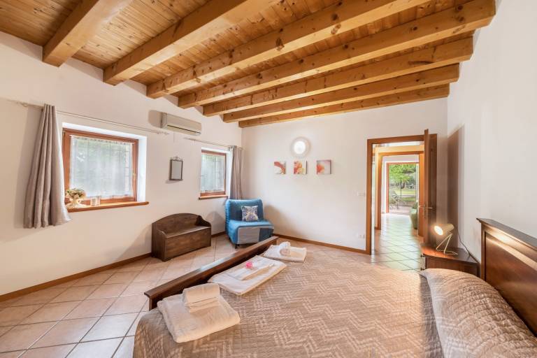 Holiday apartment with pool, garden & terrace | Garden view | Pet-friendly — photo 5