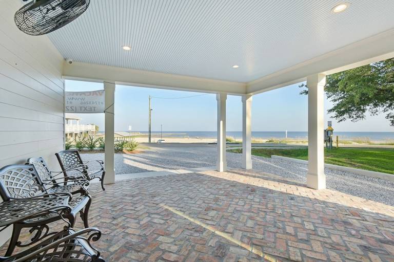 House Bay Saint Louis