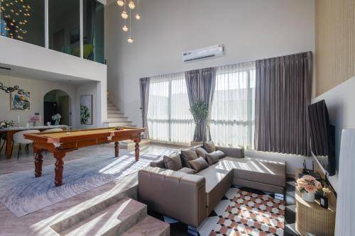 Charming villa with private pool & hot tub | Pets are welcome in Phetchaburi