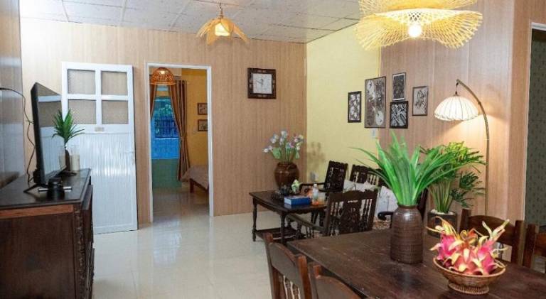 Big vacation home with patio | Close to Imperial City | Dogs allowed — photo 4