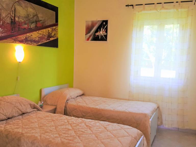 Family-friendly apartment with yard, terrace & pool | Dogs allowed — photo 3