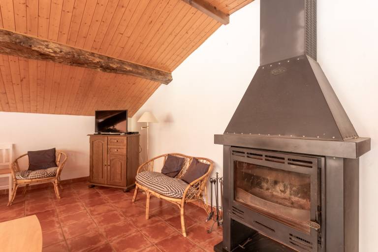 150 m² Ground-Floor Apartment with Mountain View, Private Terrace & Wi-Fi — photo 4