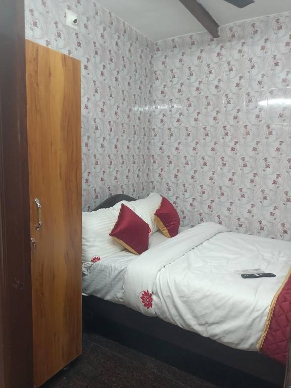 House with 7 rooms for 16 persons in Tirupati