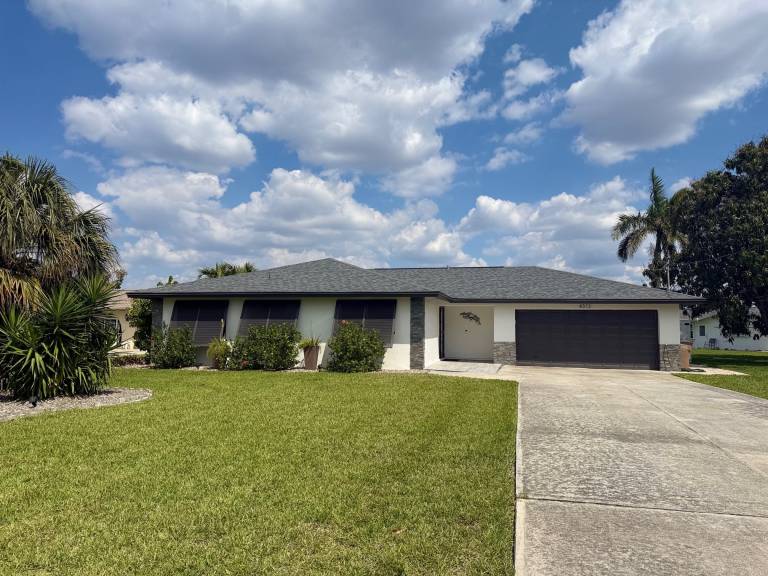 4313 Soak up the Sun, Dog-Friendly Yard, Walk to Dwntn! in Cape Coral, FL