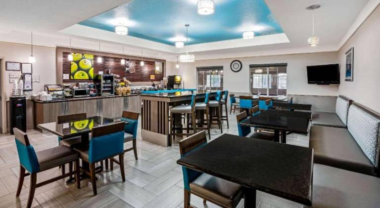 La Quinta Inn & Suites by Wyndham Conroe — photo 5