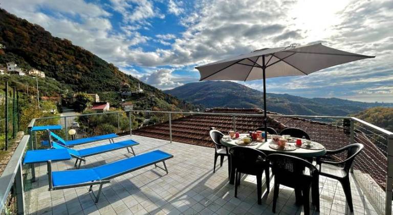 Villa with barbecue, yard & patio — photo 4