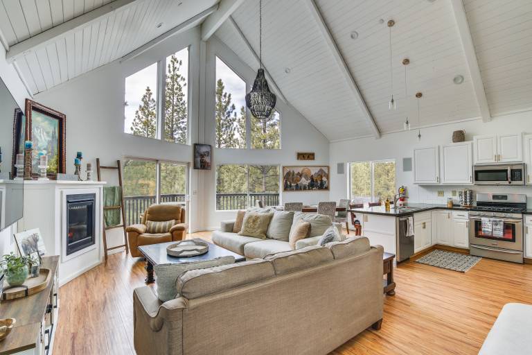Serene Big Bear Retreat w/ Hot Tub + Game Room! — photo 5