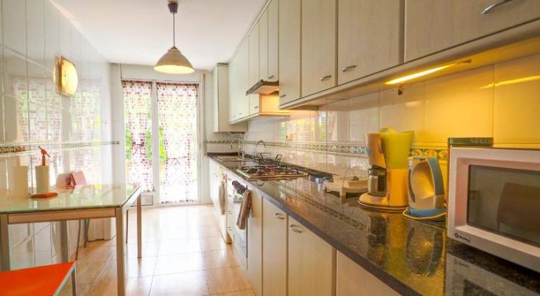 Pleasant apartment with patio, yard & pool | Pets allowed — photo 3
