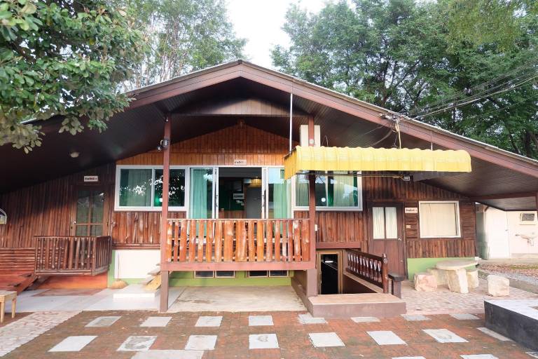 Bungalow with pool in Kanchanaburi