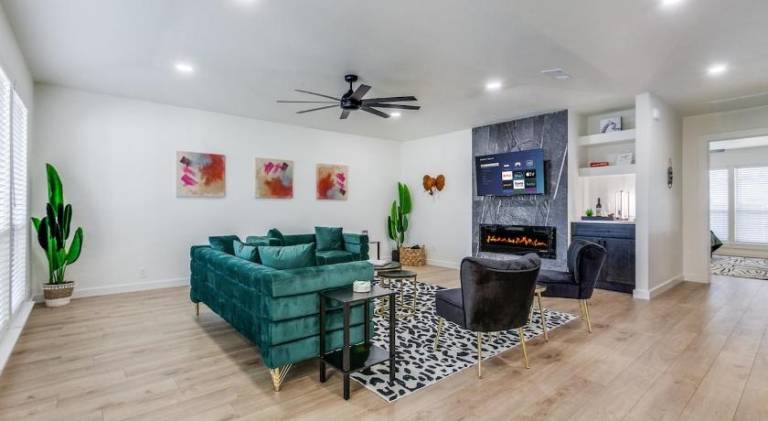 Beautiful vacation home | Dogs allowed in Richardson, TX