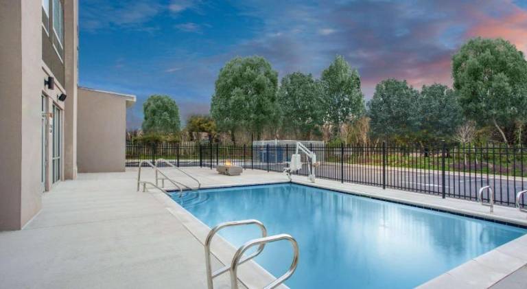 La Quinta Inn & Suites by Wyndham Manassas Va-Dulles Airport — photo 4