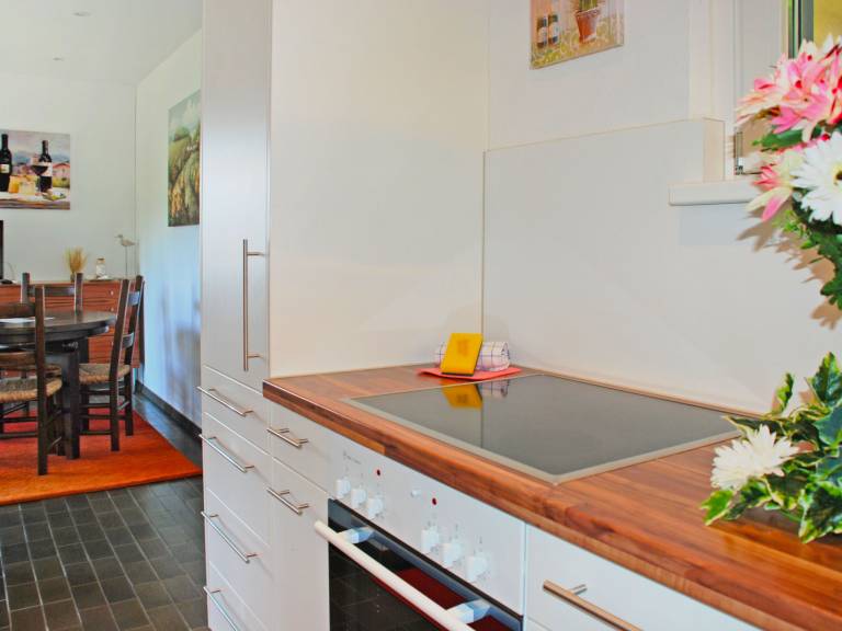 Rental apartment with grill, garden & pool | Nature view — photo 4