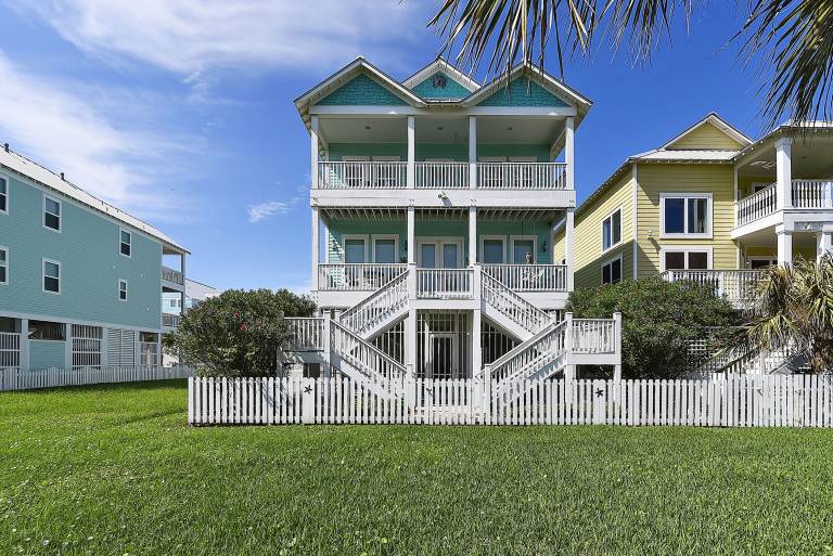 House  Tiki Island