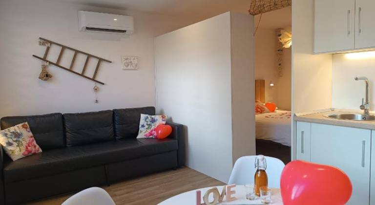 Holiday apartment with pool, barbecue & hot tub — photo 3