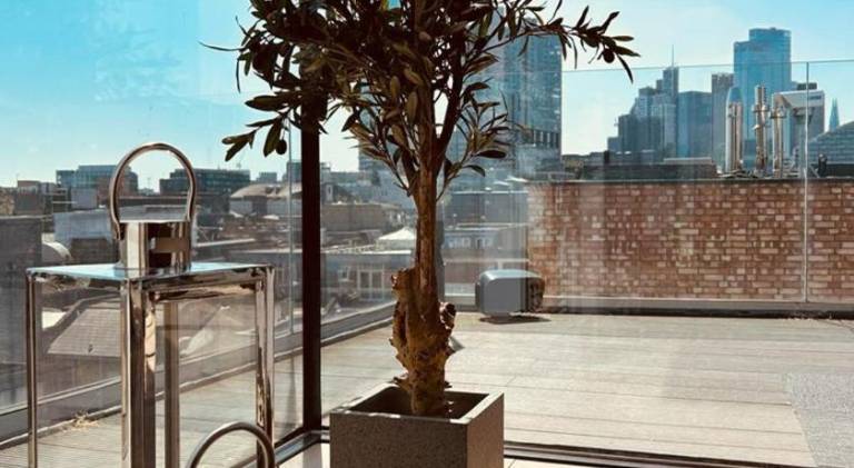 3 Bed Penthouse Hoxton Square london with Terrace in London, KY